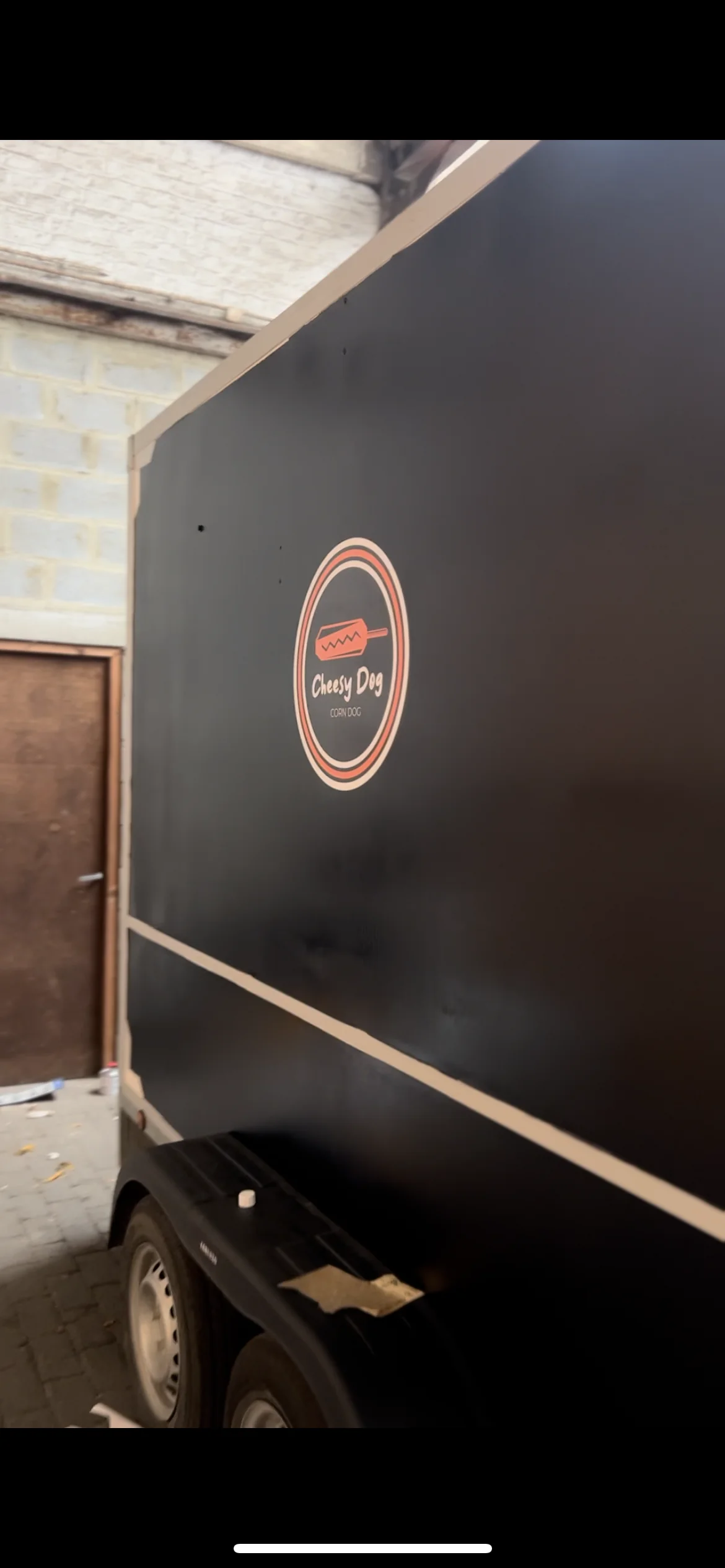 Cheesy Dog - Présentation vitrine 1