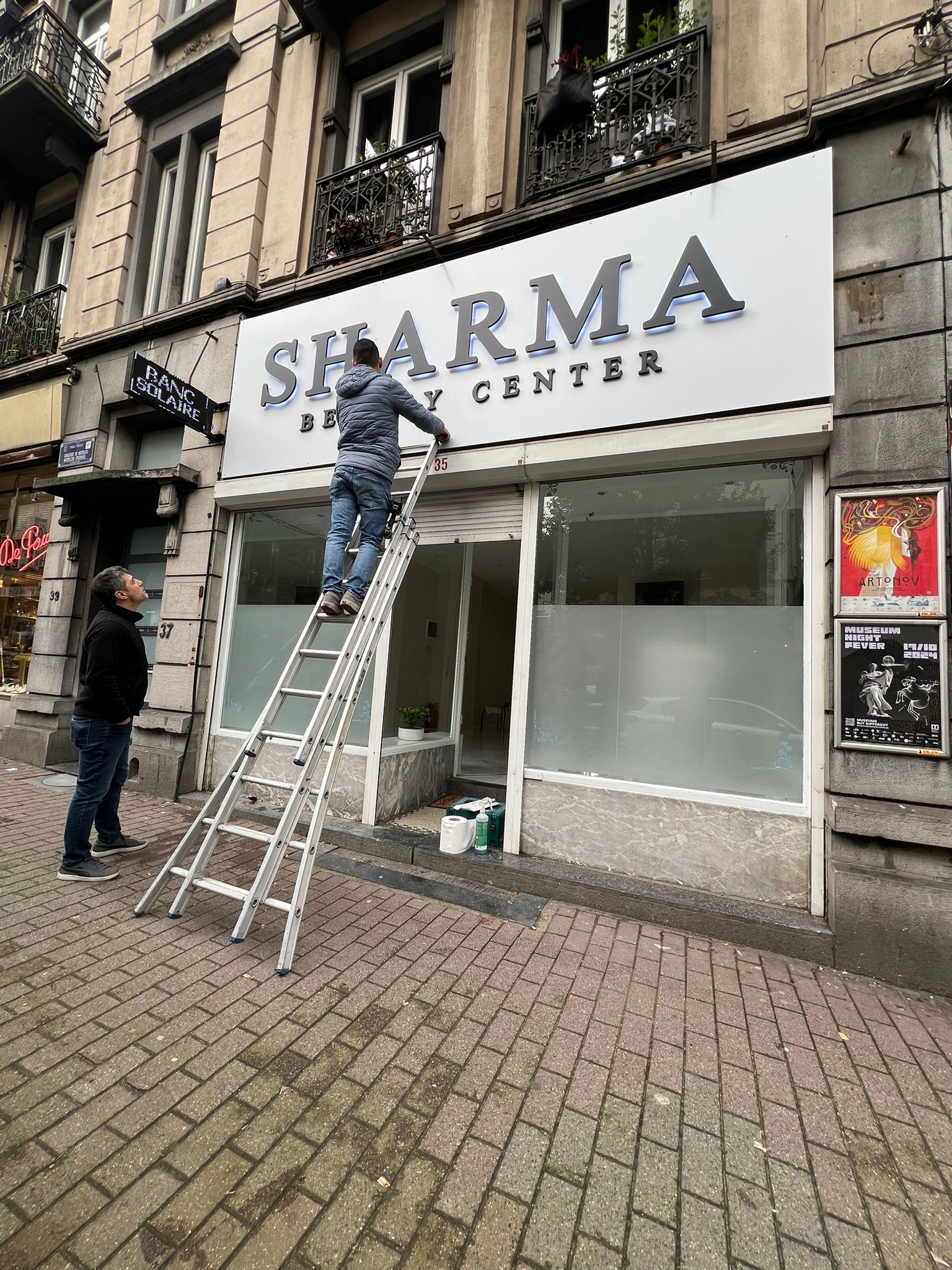 Enseigne Sharma Beauty Center vue 2